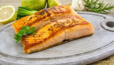 [300 Gramos de trucha con la guarnicion al gusto.] Trucha a la Plancha